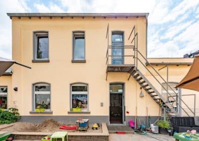 Hofbegäude, vermietetes Gewerbe, Kapitalanlage zum Kauf