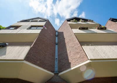 Hausfassade der Achtzigerjahre Jahre zur Eigentumswohnung, Duisburg Kaiserberg