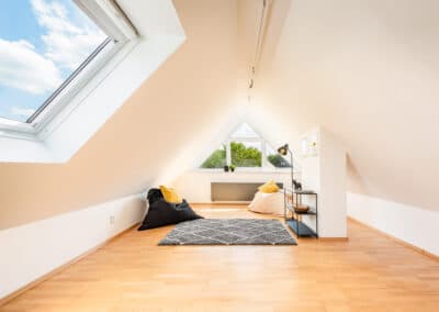 Dachstudio, ausgebauter Spitzboden im gepflegten und ruhigen Haus in Duisbuirg-Huckingen, Grenze Düsseldorf