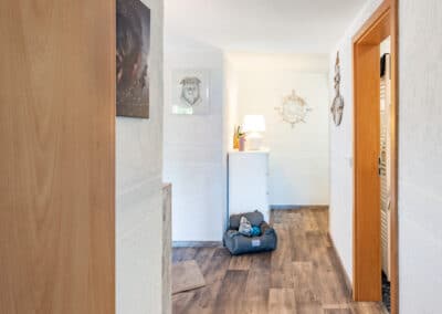 Diele der ruhigen und gepflegten Kapitalanlage mit eigenem Garten und Stellplatz zum Kauf in Mülheim-Saarn