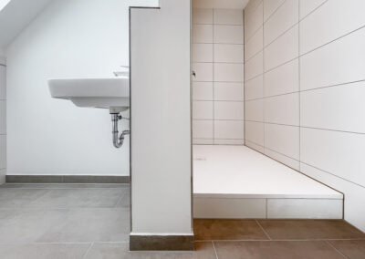 Duschbad Ebene 1 - Maisonette-Loftwohnung mit Dachterrasse und eigenem Gartenanteil im grünen Duisburg-Mündelheim zur Miete