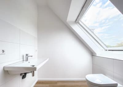Duschbad Ebene 2 - Maisonette-Loftwohnung mit Dachterrasse und eigenem Gartenanteil im grünen Duisburg-Mündelheim zur Miete