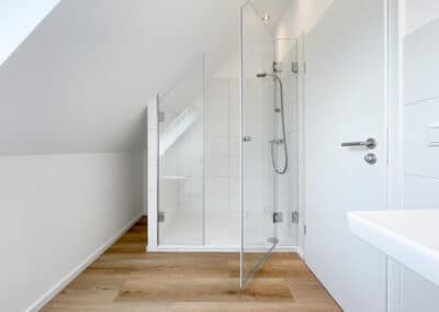Duschbad Ebene 2 - Maisonette-Loftwohnung mit Dachterrasse und eigenem Gartenanteil im grünen Duisburg-Mündelheim zur Miete