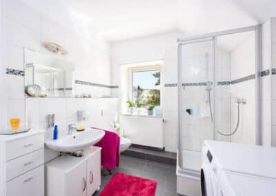 zum barrierefrei angebauten Haus mit moderner Ausstattung und Wintergarten in ruhiger Umgebung von Duisburg-Neudorf