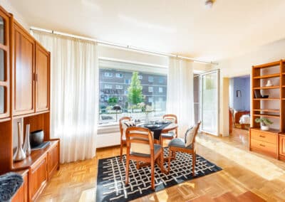 Wohn-und Esszimmer der 2-Zimmer Eigentumswohnung als Kapitalanlage oder Eigennutzung in Meerbusch