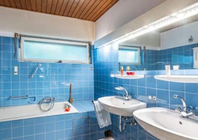 Familienbad zum freistehenden Architektenbungalow mit fantastischer Fernsicht in bester Randlage von Düsseldorf-Angermund