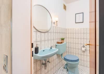 Gäste-WC zum einseitig angebauten Bungalow mit ausbaufähigem Dachgeschoss in Gladbeck-Rosenhügel