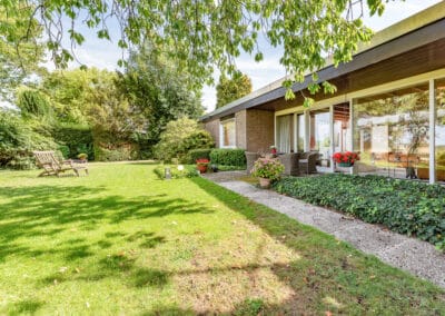 Garten- und Terrassenbereich zum freistehenden Architektenbungalow mit fantastischer Fernsicht in bester Randlage von Düsseldorf-Angermund