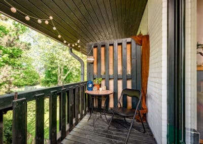 Balkon mit Blick in den Garten des Einfamilienhauses zum Kauf in Düsseldorf-Kaiserswerth