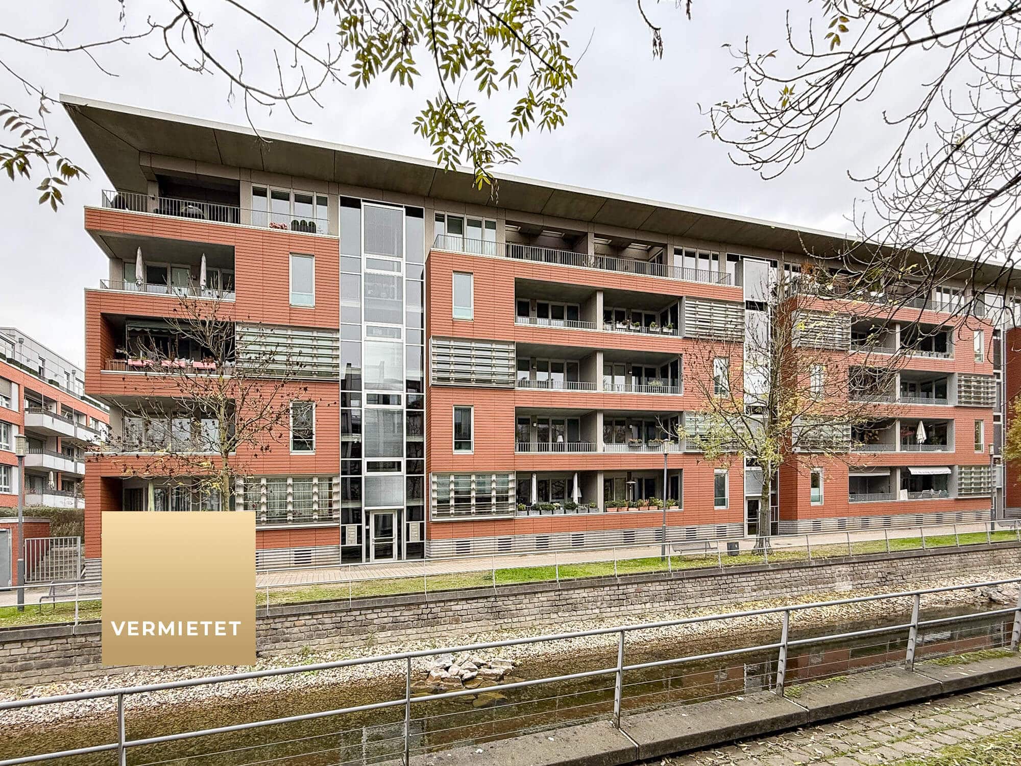 Renovierte Wohnung im Duisburger Innenhafen, Hausansicht, Immobilien Hempel, Makler für renommierte Wohnlagen in Duisburg