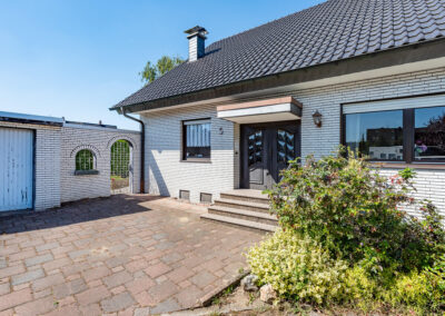 Haus mit Garage und separatem Gartenzugang zum einseitig angebauten Bungalow mit ausbaufähigem Dachgeschoss in Gladbeck-Rosenhügel