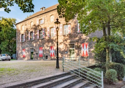 Kastell Holten am Zweifamilienhaus mit moderner Eigentümerwohnung am Oberhausener Kastell