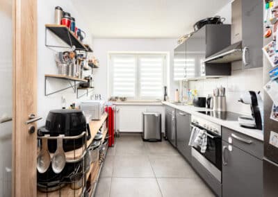 Küche zur hellen Eigentumswohnung in einer ausgesprochen gepflegten Wohnanlage in Duisburg-Huckingen, Immobilien Hempel im Duisburger Wasserviertel