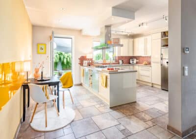 moderne Küche im neuwertigen Haus im Duisburger Süden, nähe Düsseldorf