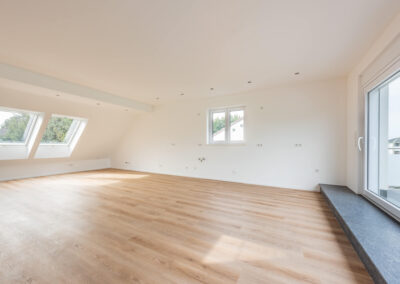 Licht von drei Seiten - Maisonette-Loftwohnung mit Dachterrasse und eigenem Gartenanteil im grünen Duisburg-Mündelheim zur Miete
