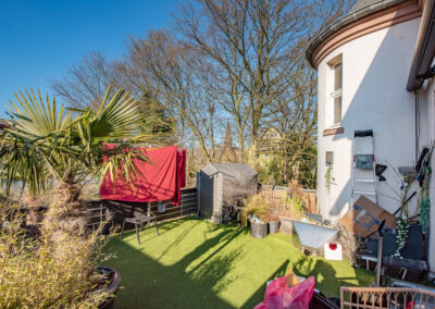 Große Dachterrasse zur Wohnung im ersten Obergeschoss in Duisburg-Homberg