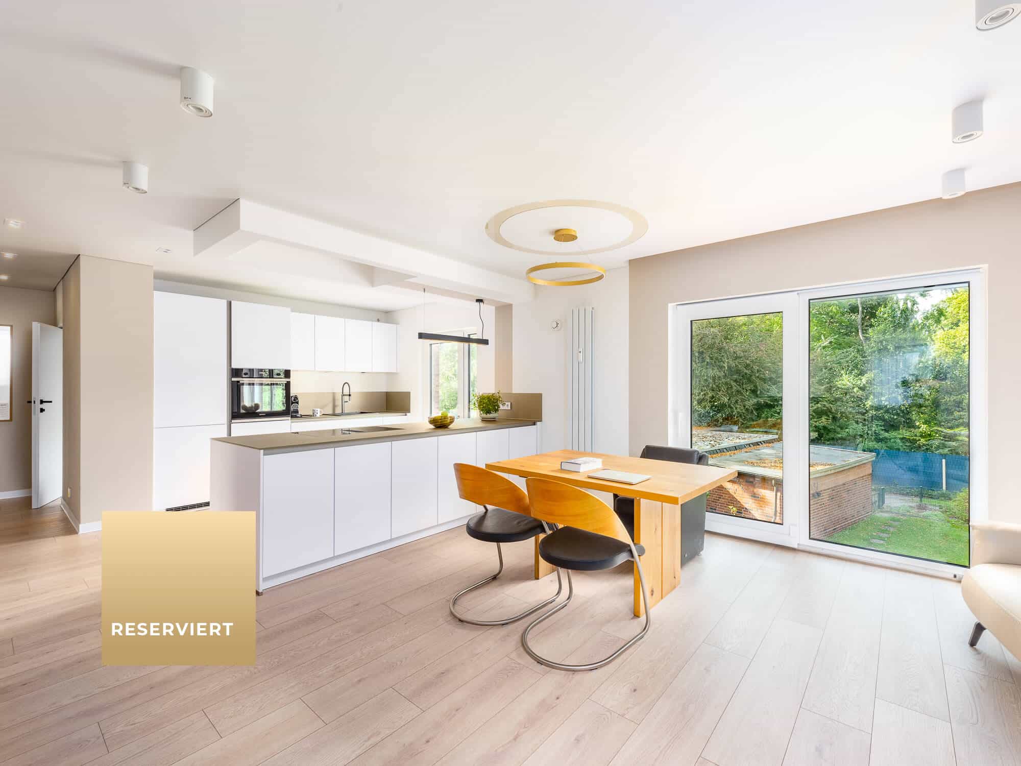 Reseviert! Offene Küche mit Essbereich im Zweifamilienhaus mit moderner Eigentümerwohnung am Oberhausener Kastell