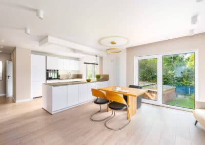 Offene Küche mit Essbereich im Zweifamilienhaus mit moderner Eigentümerwohnung am Oberhausener Kastell