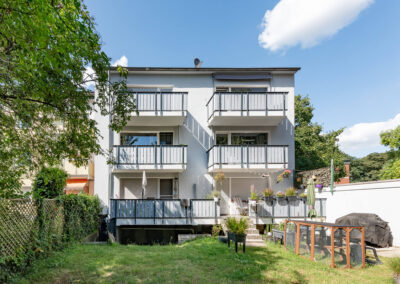 Gartenansicht des Mehrfamilenhauses in guter Lage von Duisburg-Ruhrort