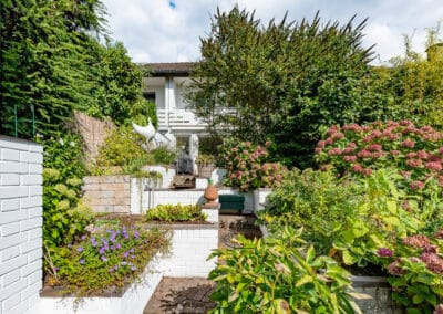 Rückwärtige Gartenansicht zum moderniserten Reihenhaus mit großem Raumangebot in Duisburg-Hochheide am Uettelsheimer See