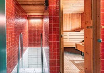 Sauna mit Tauchbecken zum freistehenden Architektenbungalow mit fantastischer Fernsicht in bester Randlage von Düsseldorf-Angermund