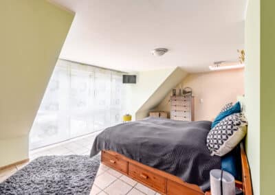 Schlafzimmer heller Wohnbereich im Einfamilienhaus zum Kauf im Duisburger Süden