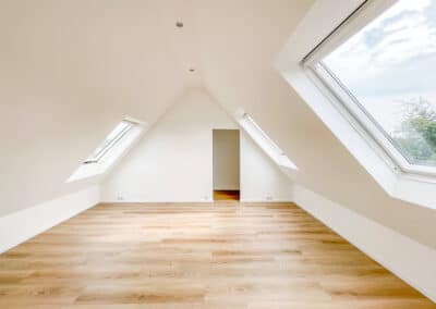 Schlafzimmer links - Maisonette-Loftwohnung mit Dachterrasse und eigenem Gartenanteil im grünen Duisburg-Mündelheim zur Miete