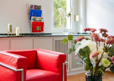 viel Charme hat die Bestandsimmobilie im Duisburger Wasserviertel, direkt am Innenhafen gelegen, als Studierendenwohnheim, zur Kurzzeitvermietung oder als Boutiquehotel nutzbar