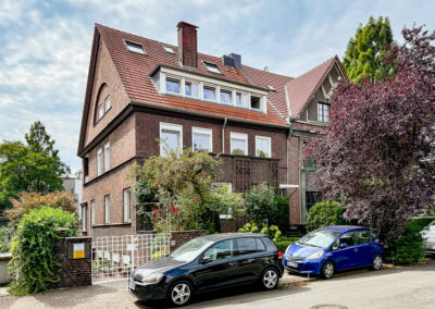 Straßenansicht zur großzügigen 2,5-Zimmerwohnung mit Loggia und Balkon in bester Lage von Duisburg-Duissern