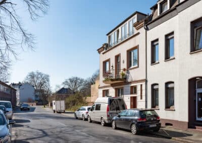 Haus gegenüber dem Rheinufer in Duisburg-Homberg