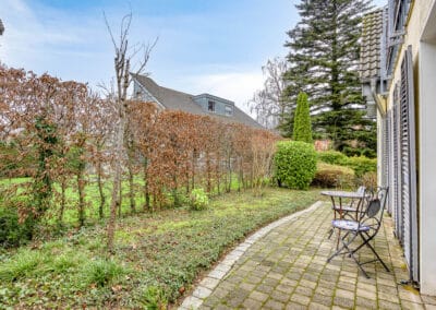 Terrasse und Einfriedung zur Arztpraxis im Erdgeschoss in Dinslaken zum Kauf