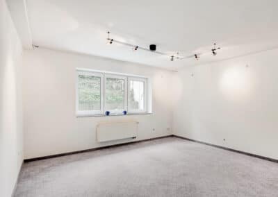 Therapieraum 5 zur Praxisfläche mit fünf Behandlungsräumen in der Dinslaken Innenstadt für Therapiezwecke, medizinische Anwendungen oder als Arztpraxis über Immobilien Hempel, Immobilien Agentur, Home Staging und professionelle Architekturfotografie