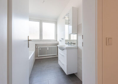 Viel Licht im Badezimmer - Vermietung in Duisburg Immobilien Hempel