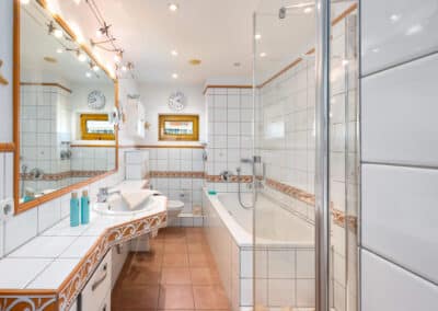 Bad im mediterranen Stil in Duisburg-Innenhafen