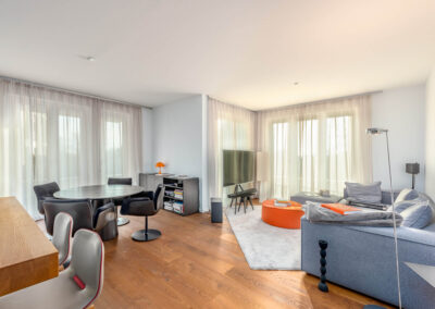 Heller Wohnbereich mit großzügigem Schnitt – moderne Wohnung in Kaiserberg. Immobilien Hempel - Ihr Makler für hochwertige Immobilien in Duisburg und Umgebung