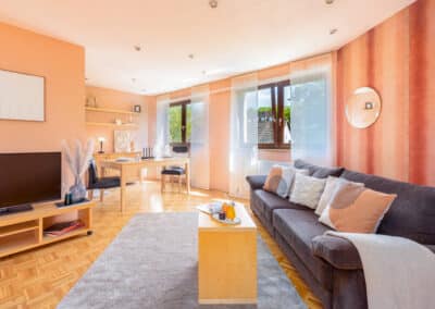 Wohnzimmer mit Balkon in Süd Ausrichtung am Fuß des Duisburger Kaibergs