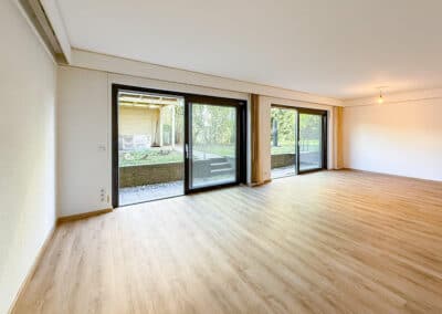 großes Wohnzimmer mit Essbereich und Gartenblick in ruhiger und zentraler Lage von Duisburg