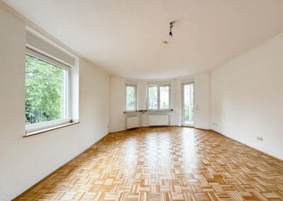Wohnbereich zur großzügigen 2,5-Zimmerwohnung mit Loggia und Balkon in bester Lage von Duisburg-Duissern