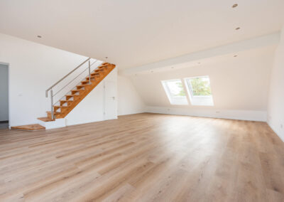 Wohnen, Essen, Kochen - Maisonette-Loftwohnung mit Dachterrasse und eigenem Gartenanteil im grünen Duisburg-Mündelheim zur Miete