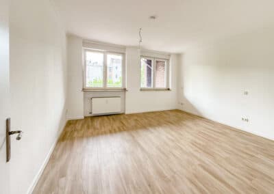 Schlafzimmer zur großzügigen 2,5-Zimmerwohnung mit Loggia und Balkon in bester Lage von Duisburg-Duissern
