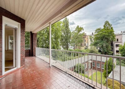 große Loggia zur großzügigen 2,5-Zimmerwohnung mit Loggia und Balkon in bester Lage von Duisburg-Duissern