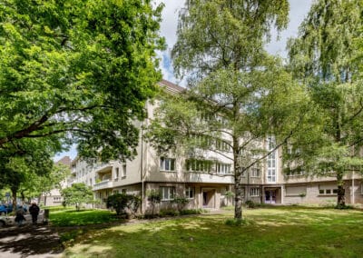 Blick auf das grüne, ruhige Wohnumfeld im Duisburger Wasserviertel mit Eigentumswohnung zum Kauf