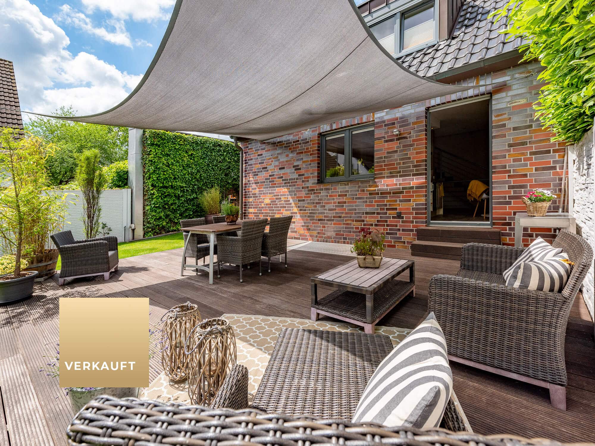 Terrasse im grünen und ruhigen Garten im modernen Einfamilienhaus zum Kauf, Duisbug-Huckingen