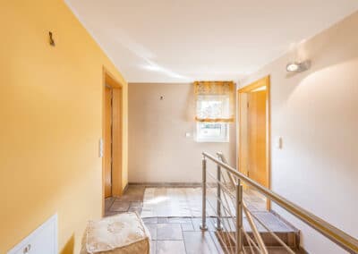 oberer Dielenbereich heller Wohnbereich im ruhigen Haus zum Kauf in Duisburg, nähe Düsseldorf