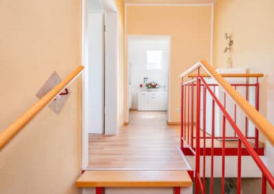 oberer Dielenbereich zum barrierefrei angebauten Haus mit moderner Ausstattung und Wintergarten in ruhiger Umgebung von Duisburg-Neudorf