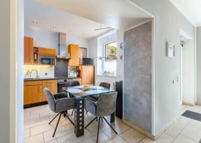 offene Küche zum barrierefrei angebauten Haus mit moderner Ausstattung und Wintergarten in ruhiger Umgebung von Duisburg-Neudorf