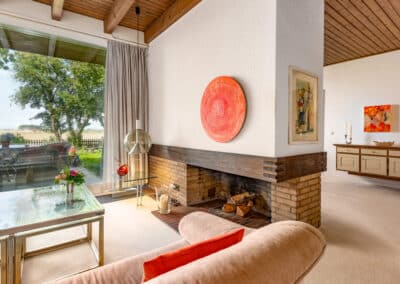 offener Kamin im Wohnbereich zum freistehenden Architektenbungalow mit fantastischer Fernsicht in bester Randlage von Düsseldorf-Angermund