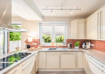Einbauküche im heller Wohnbereich im Einfamilienhaus zum Kauf im Duisburger Süden