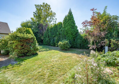 umlaufender Garten zum einseitig angebauten Bungalow mit ausbaufähigem Dachgeschoss in Gladbeck-Rosenhügel