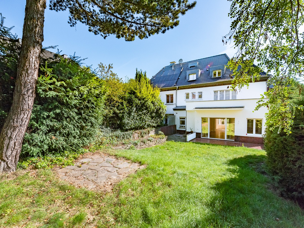 WohnwunschKernsanierte Erdgeschosswohnung mit Garten in Bestlage